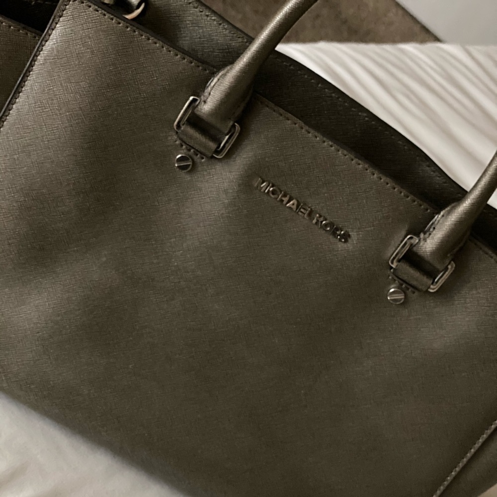 Michael kors silver handbag